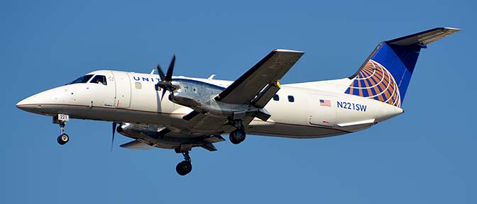 United Express Embraer EMB-120ER N221SW, Los Angeles international Airport, January 19, 2015